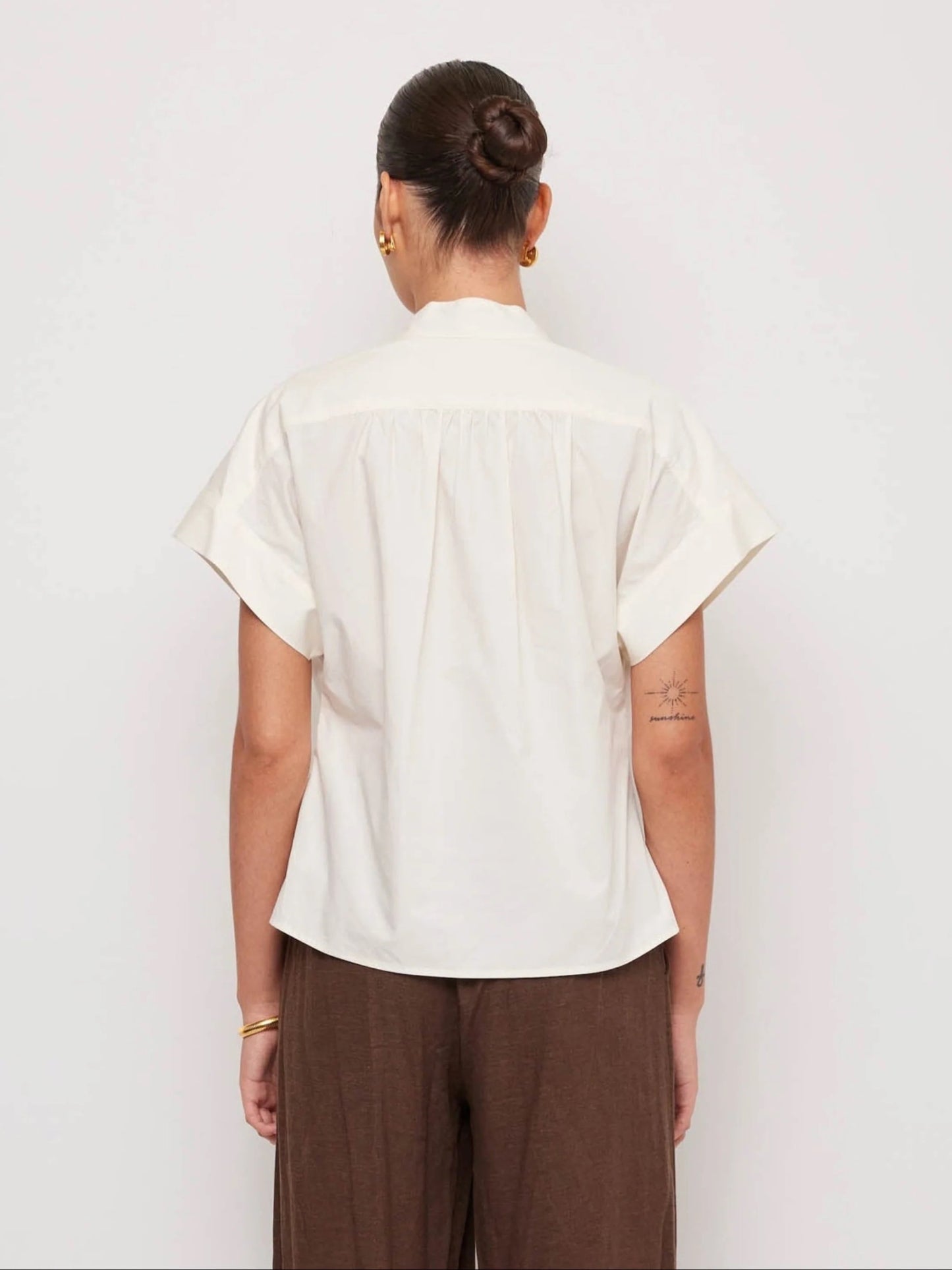 FT Olive SS V-Neck Top CREAM