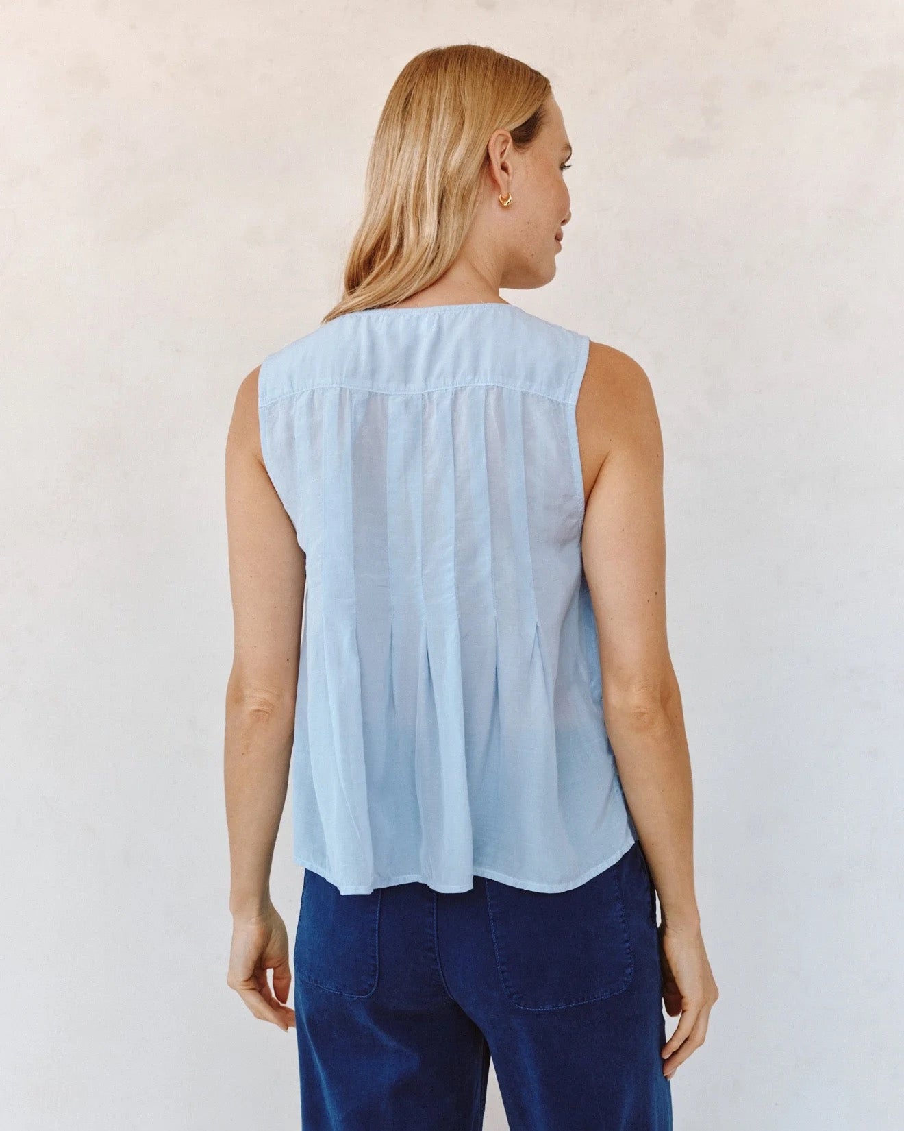 Bella Dahl Sleeveless Pintuck Pullover - SOFT SKY