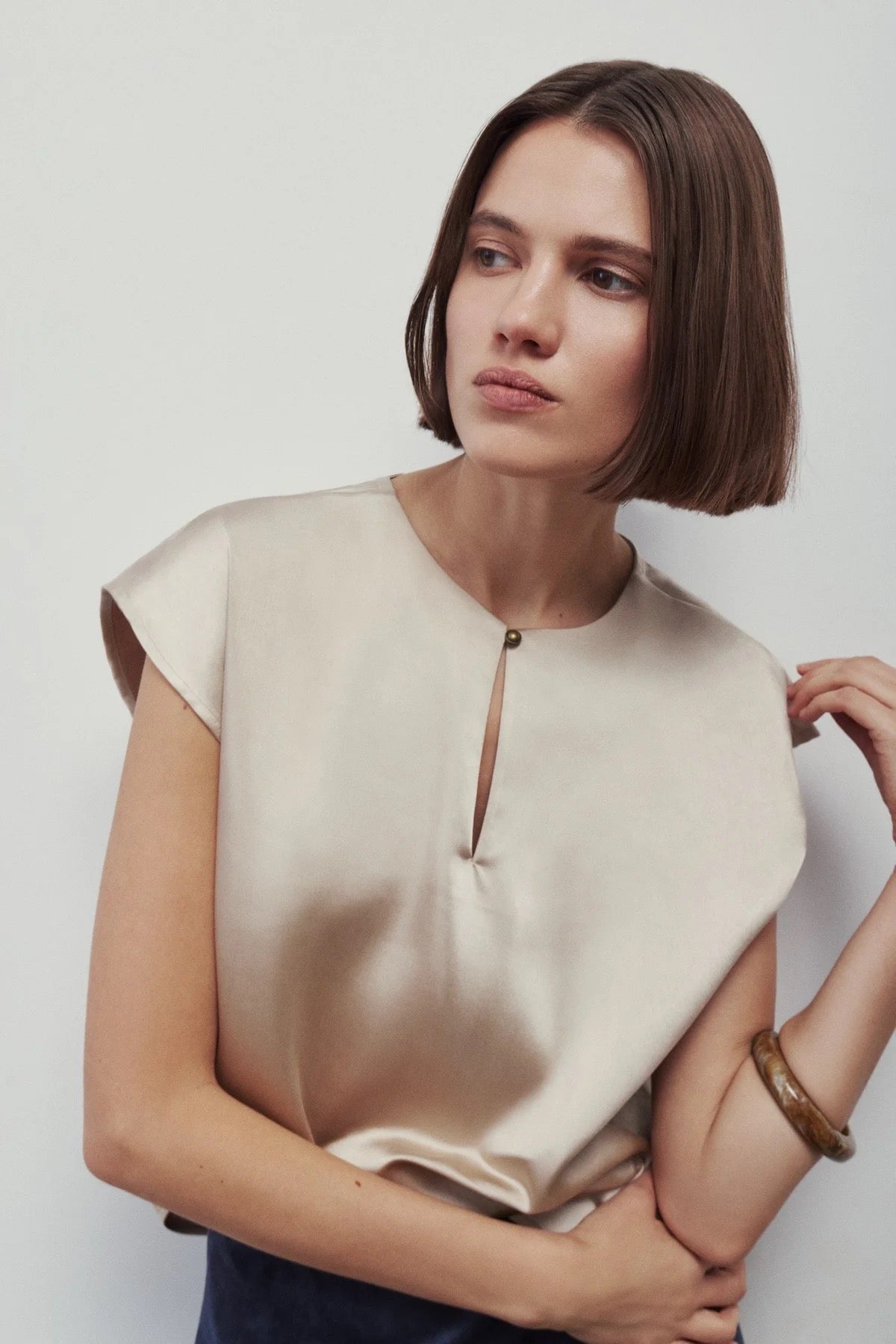 MN Wina Satin Cap-Shoulder Top SAND