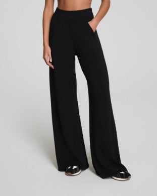 SPANX AirEssential Wide Leg Track Pant - VERY BLACK