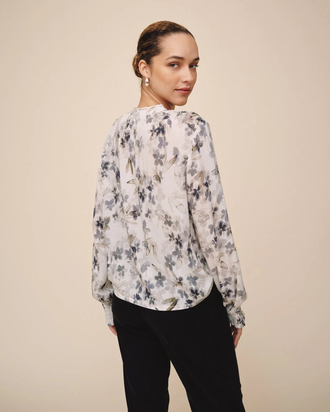 Bella Dahl Elastic Shirred Blouse - FROZEN WISTERIA